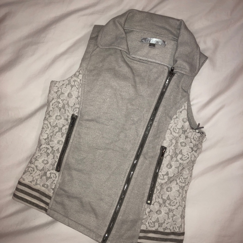 Gray zip vest Nordstrom Rack girls size L